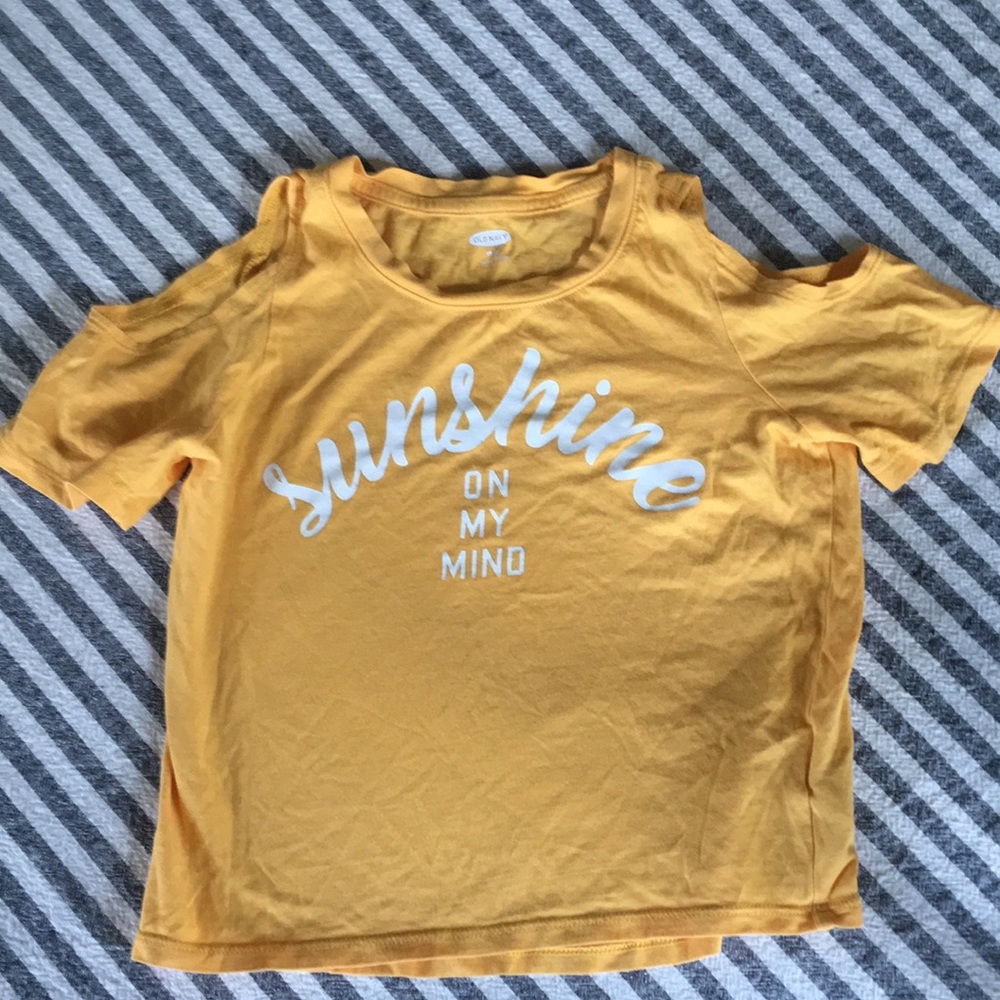 🌞Cold Shoulder “Sunshine on my mind” Tee